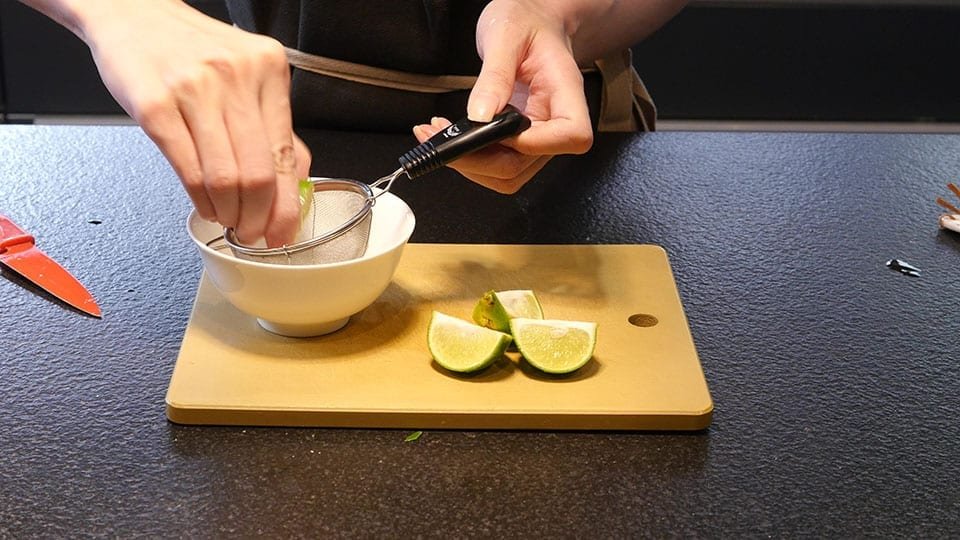 將青檸搾汁 好味道